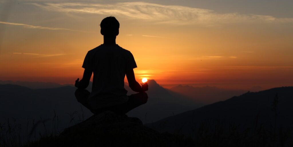 indian yogi yogi madhav 727510 unsplash 1152x578 1